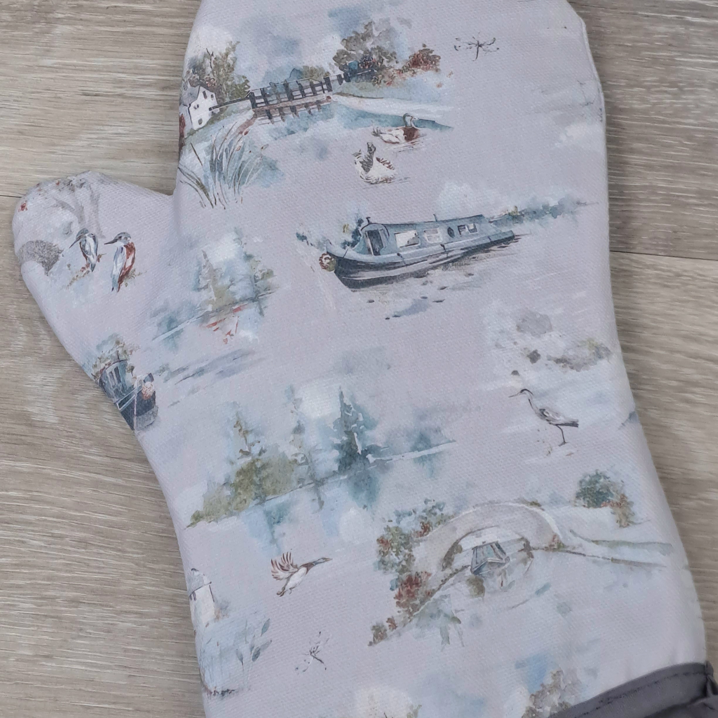Winter Canal Scene Oven Mitt - Image 3
